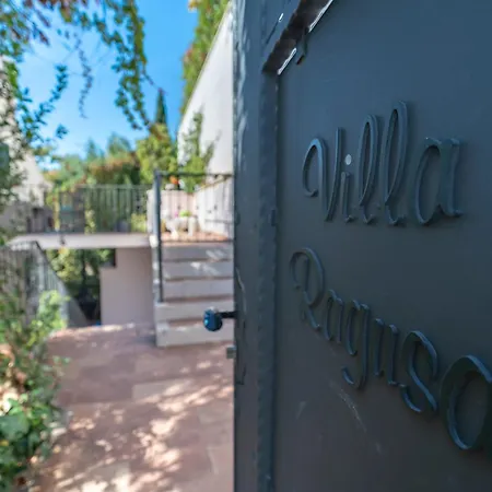 Konukevi Villa Ragusa 4*