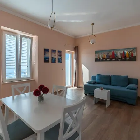 Konukevi Villa Ragusa 4*