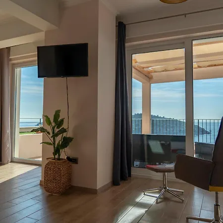 Konukevi Villa Ragusa 4*
